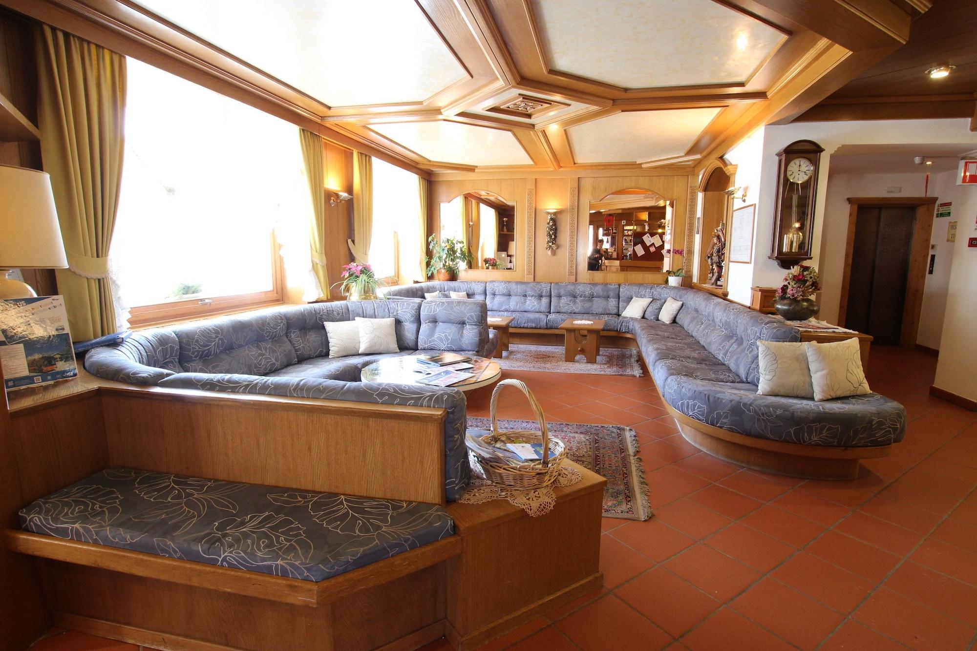 Vista Lobby Hotel Rosalpina