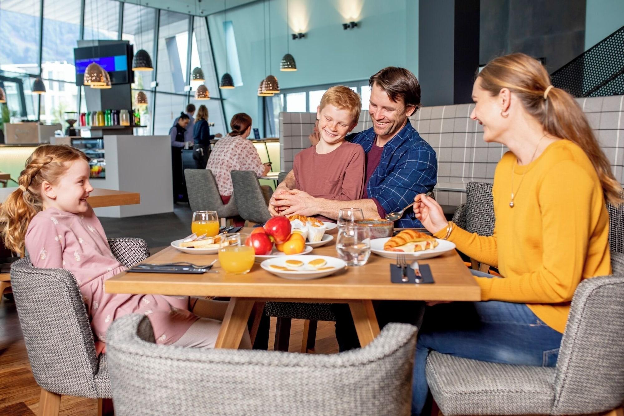 Restaurant Holiday Inn Express & Suites Queenstown by IHG