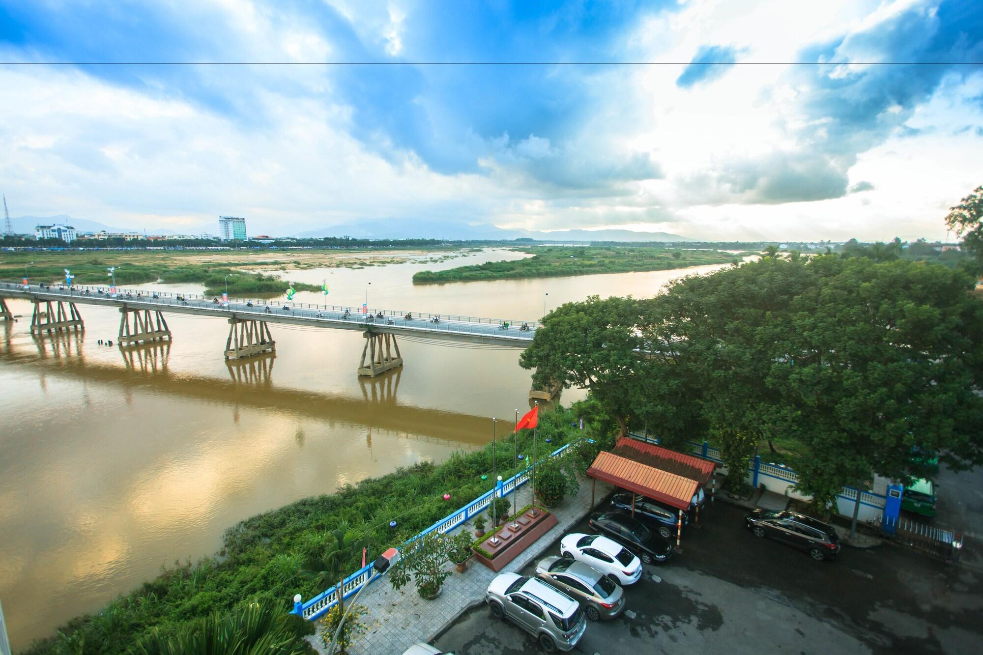 Vista Exterior My Tra Riverside Hotel