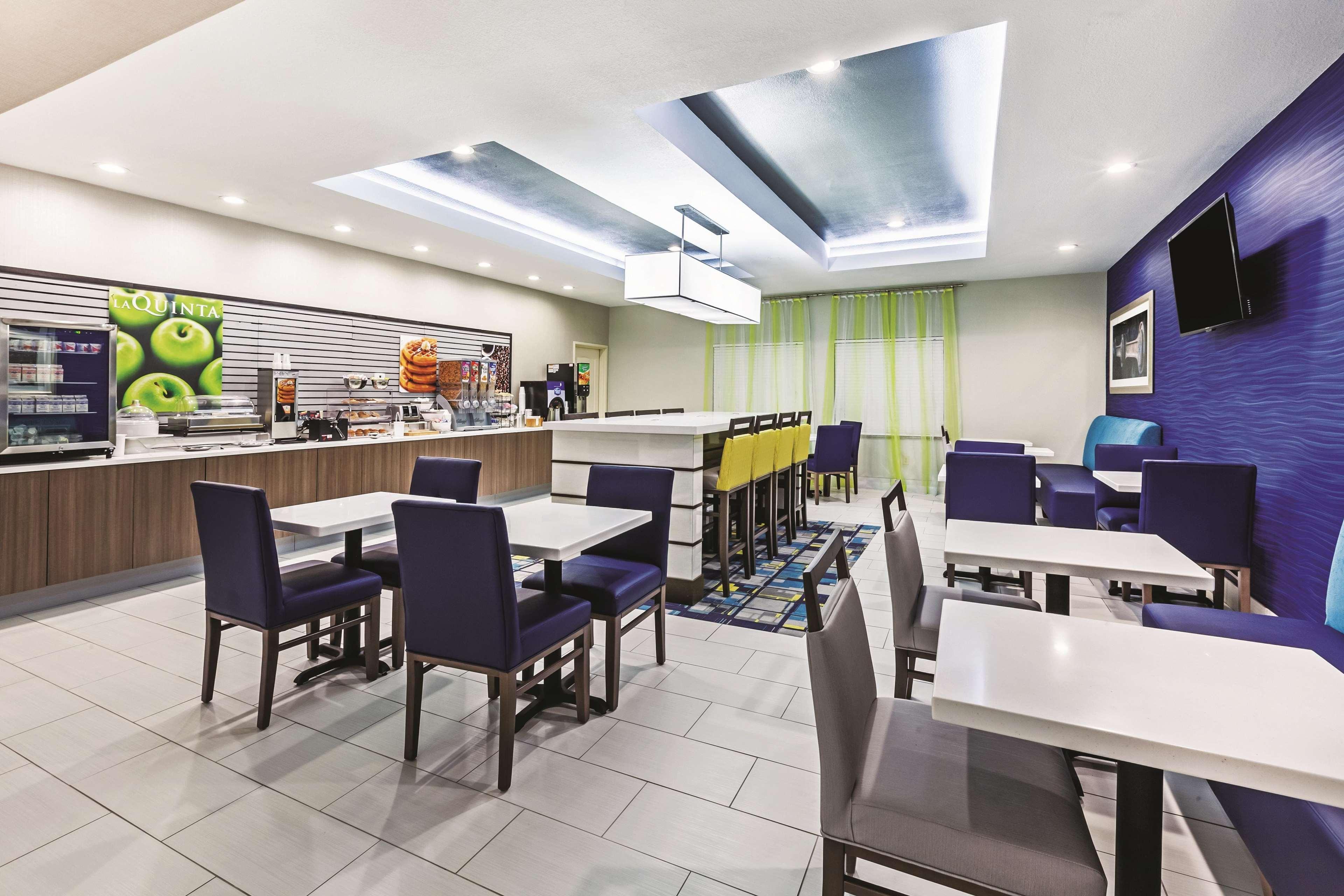 Restaurant La Quinta Inn & Suites by Wyndham Palestine
