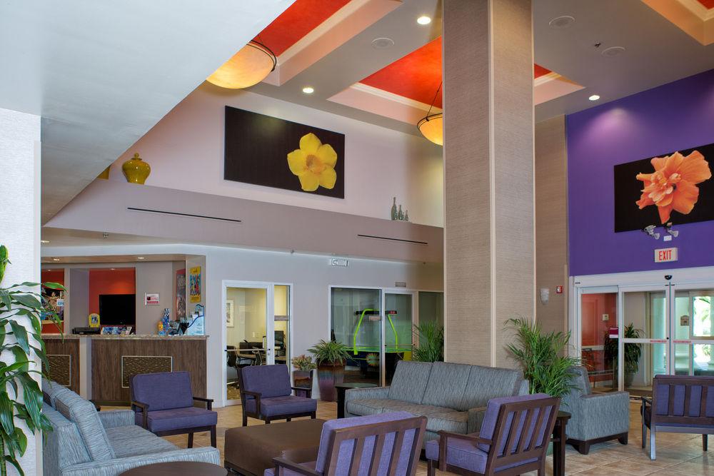 Hotel Comfort Suites Maingate East