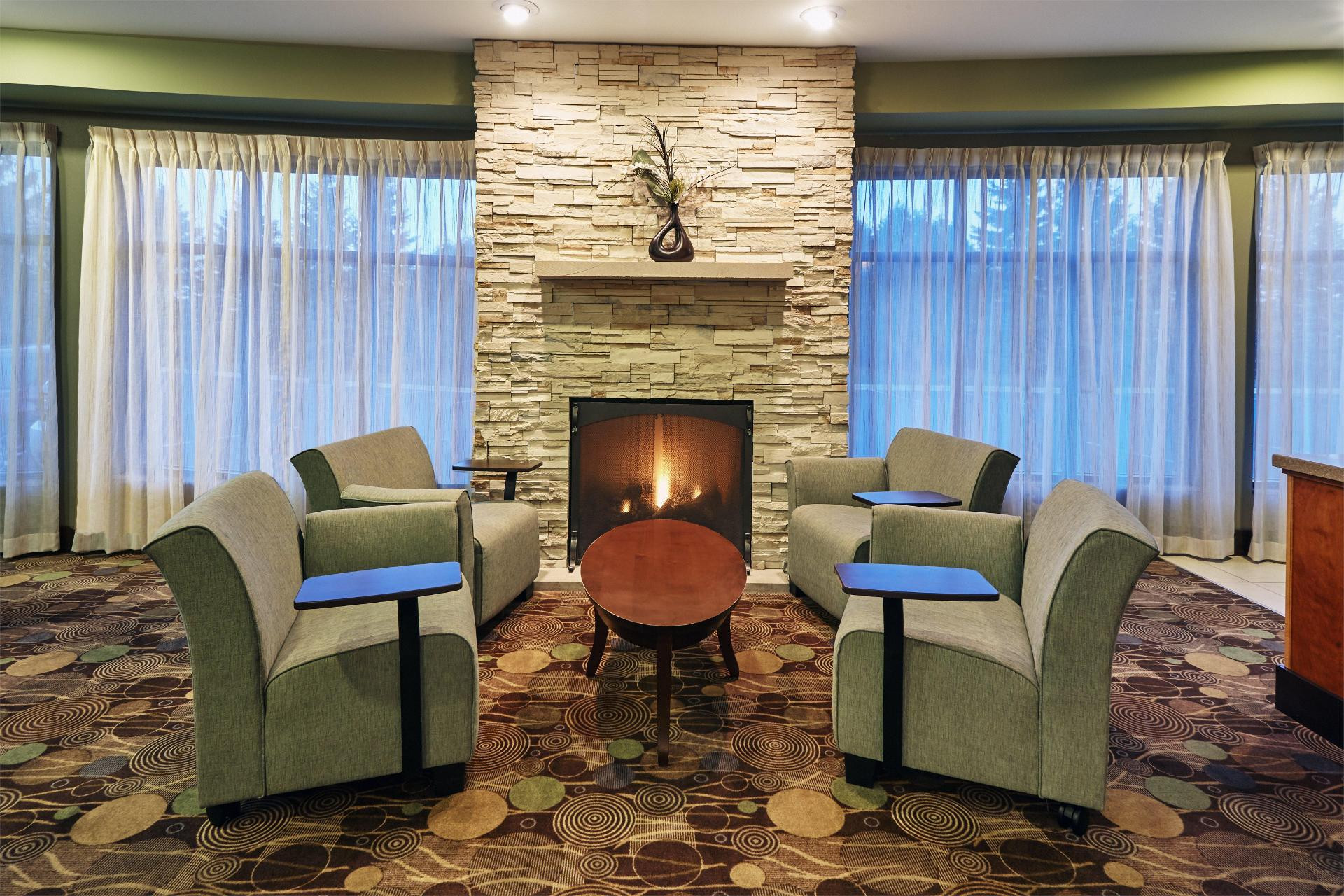 Vista Lobby Holiday Inn Express Hotel & Suites Madison-Verona by IHG