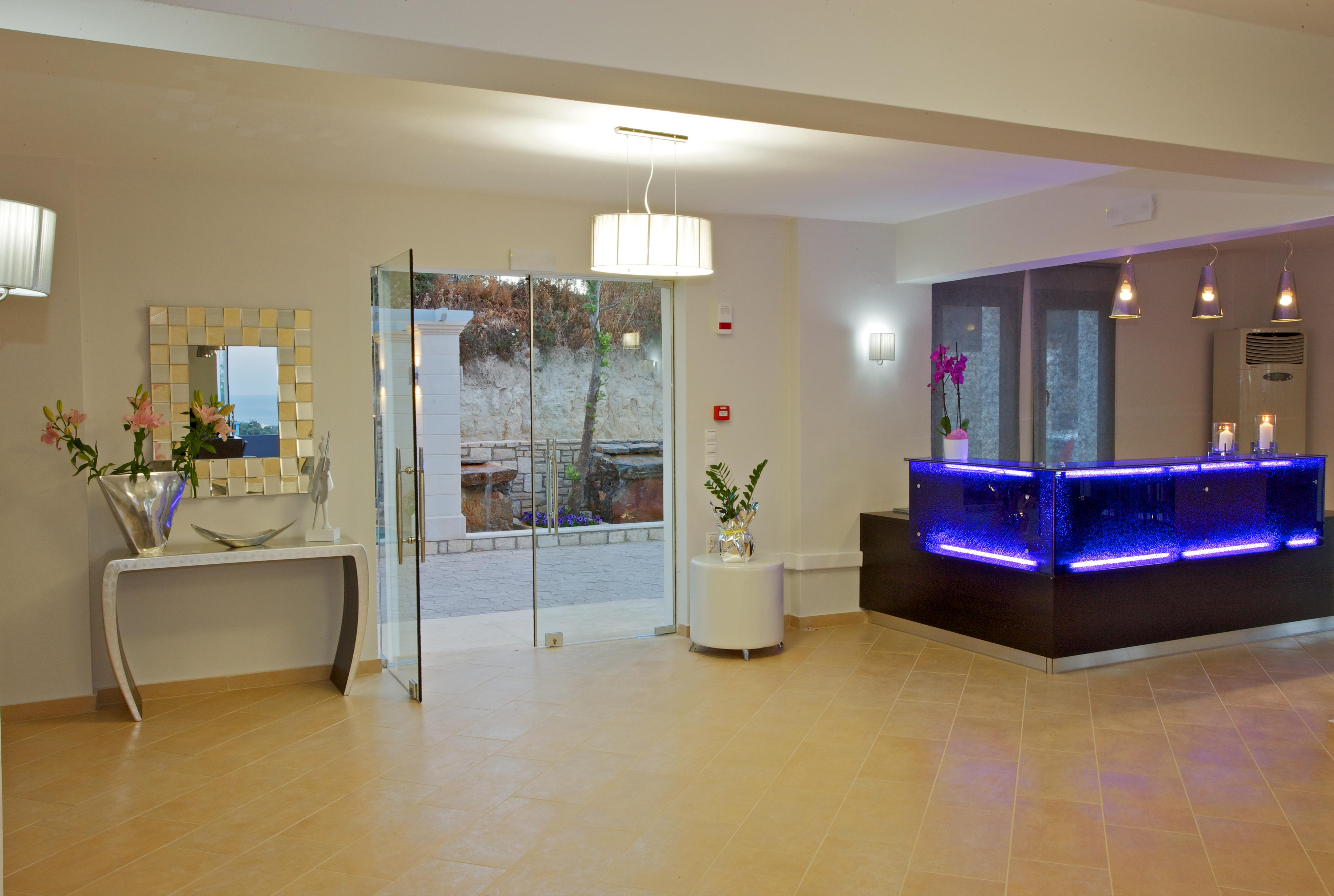 Vista Lobby Carme Villas