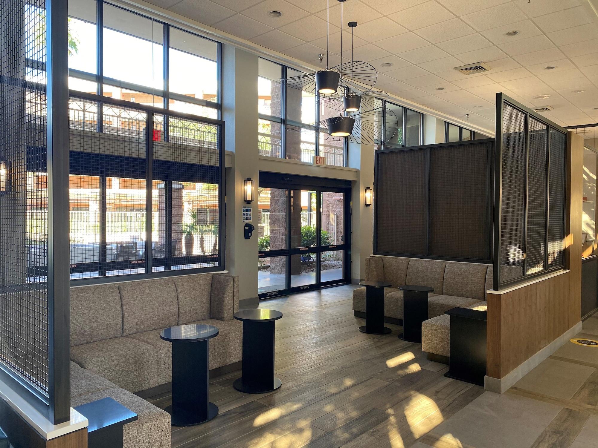 Vista Lobby Embassy Suites by Hilton Tucson East