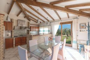 Alquiler Vacacional - Detached, spacious villa with sea and mountain view pool near the sea