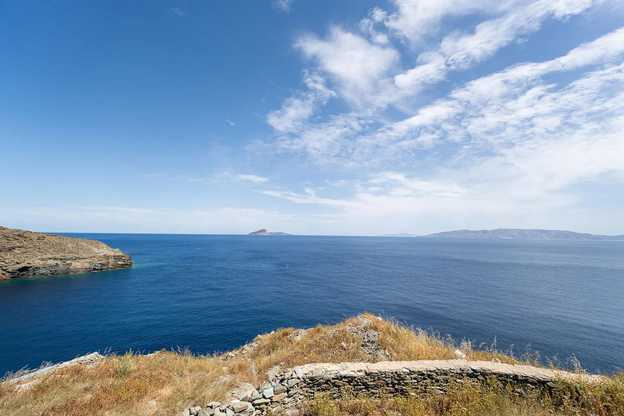 Varios Nalo Suites & Villas