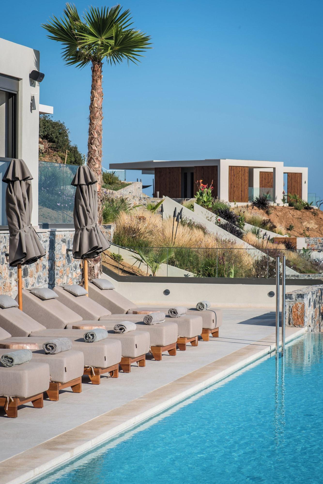 Vista Exterior Happy Cretan Suites