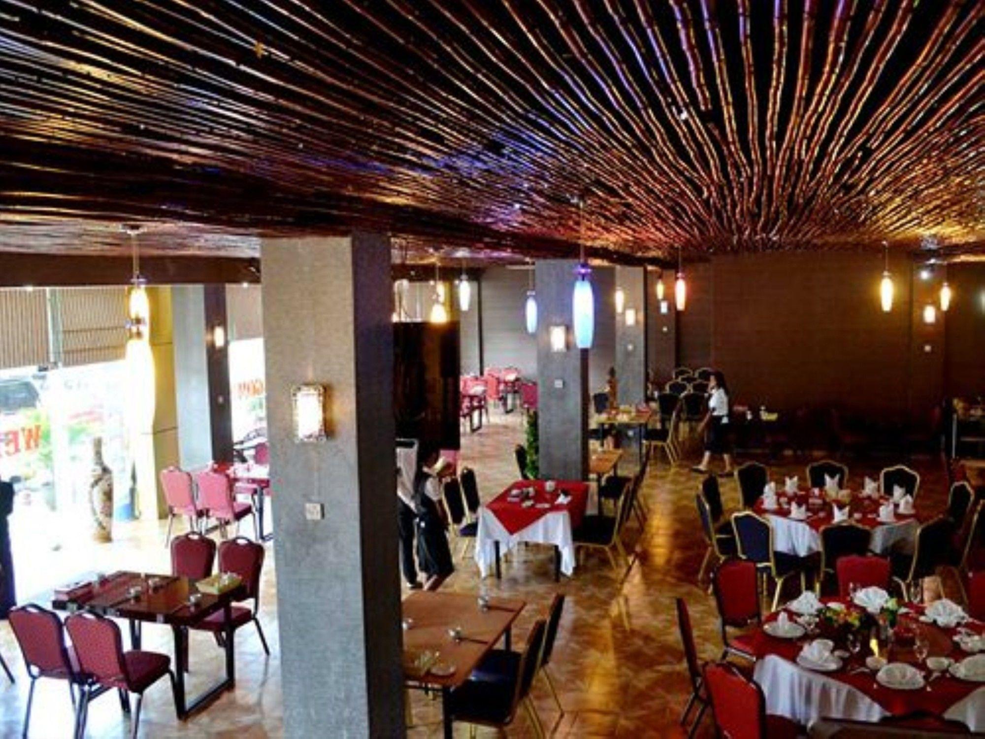 Restaurant Excel Palace Hotel
