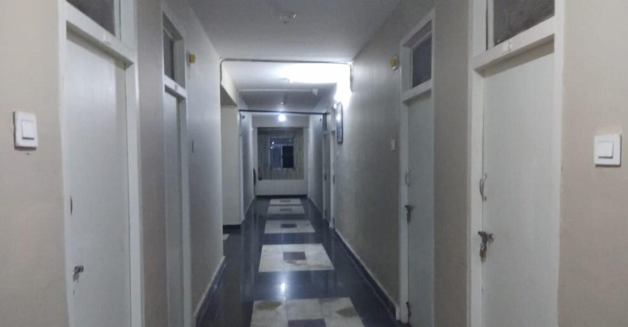 Comodidades del Alojamiento iROOMZ Subhadra Comforts