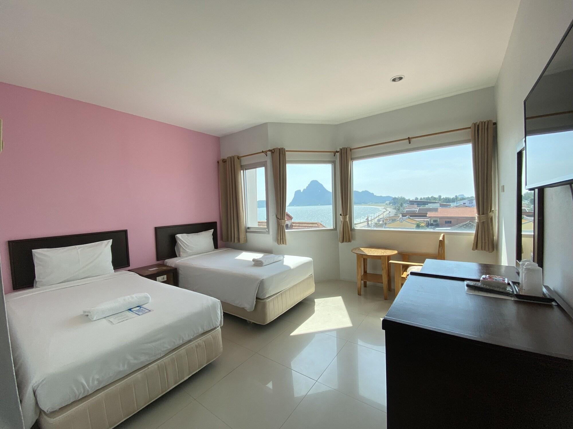 Varios Prachuap Beach Hotel