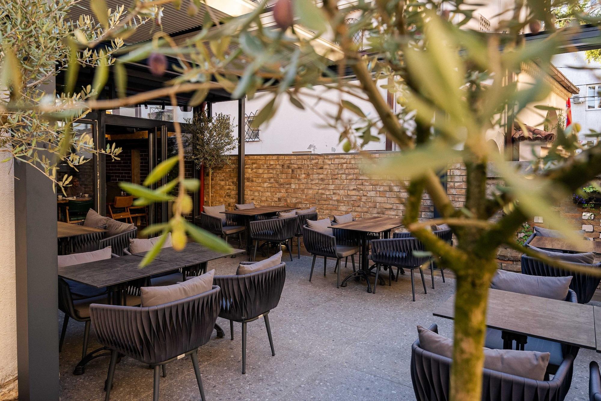 Varios Garni Hotel Dum