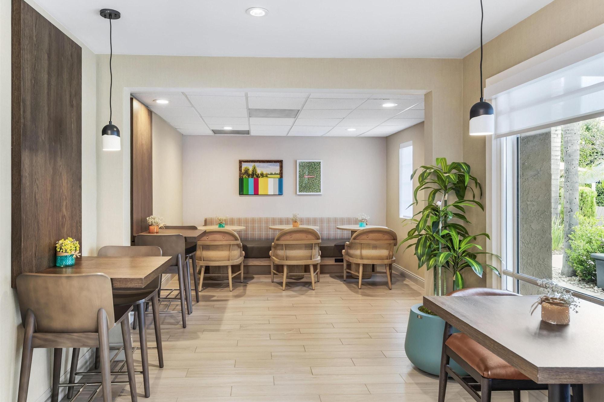 Vista Lobby Sonesta ES Suites Chatsworth