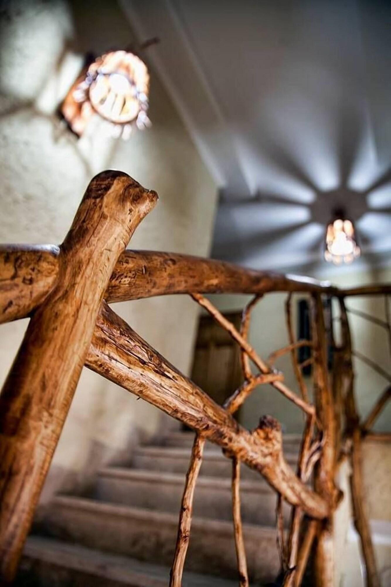 Varios Ethno Hotel Osh