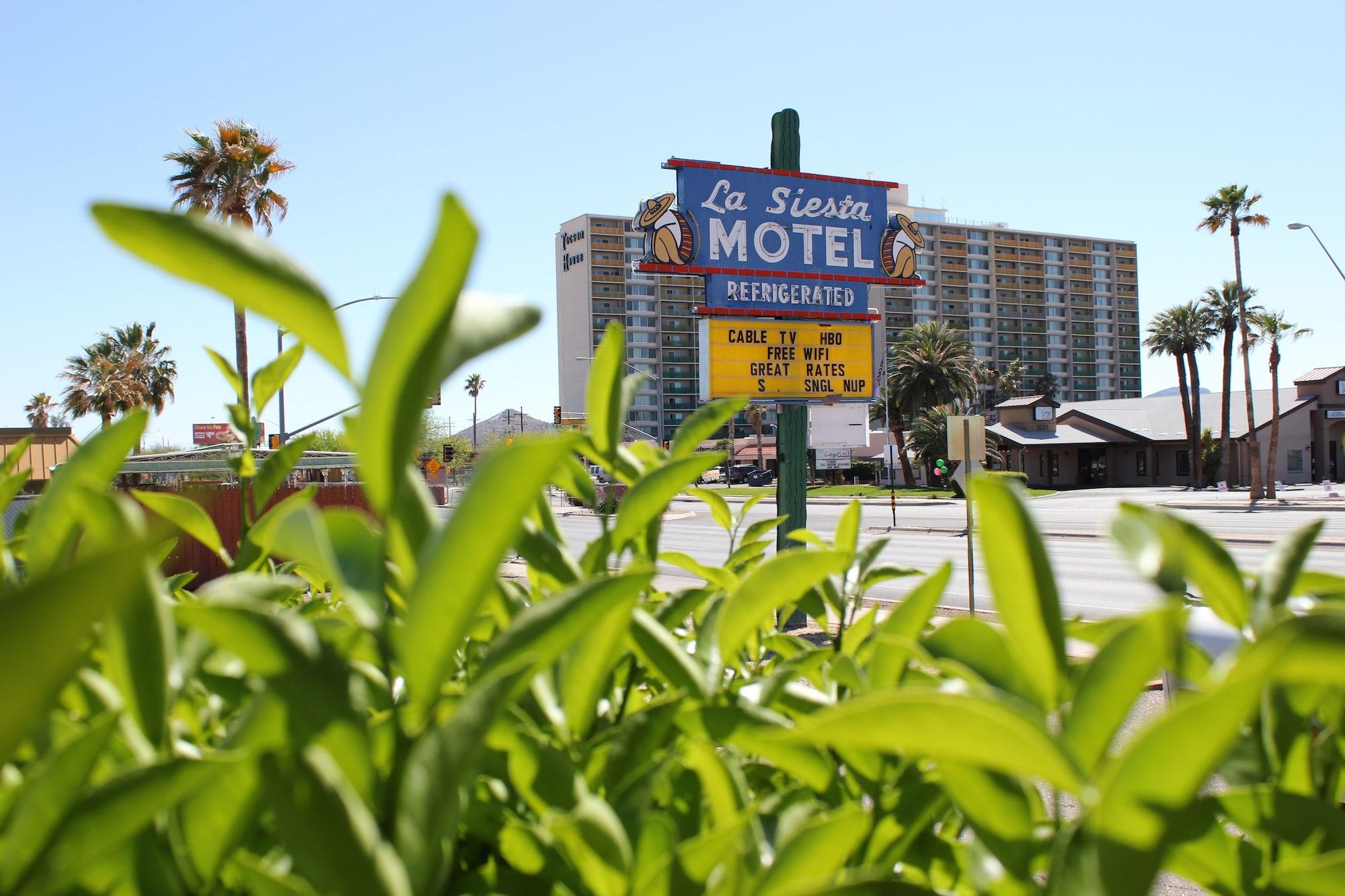 Varios La Siesta Motel