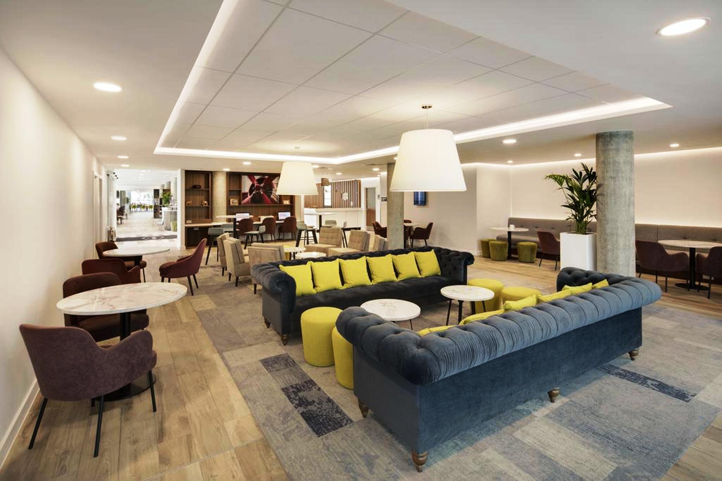 Vista Lobby Hampton By Hilton London Stansted Airport