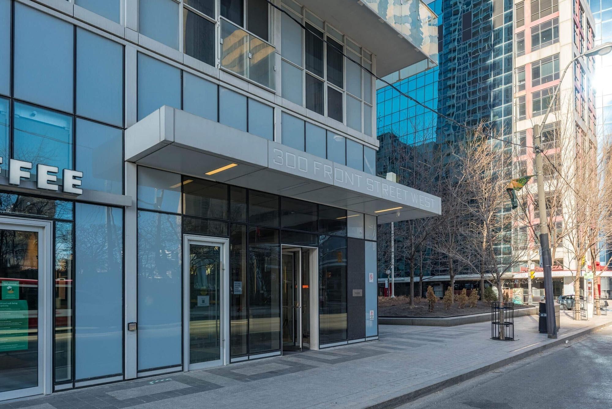 Varios Sky Suites at Front