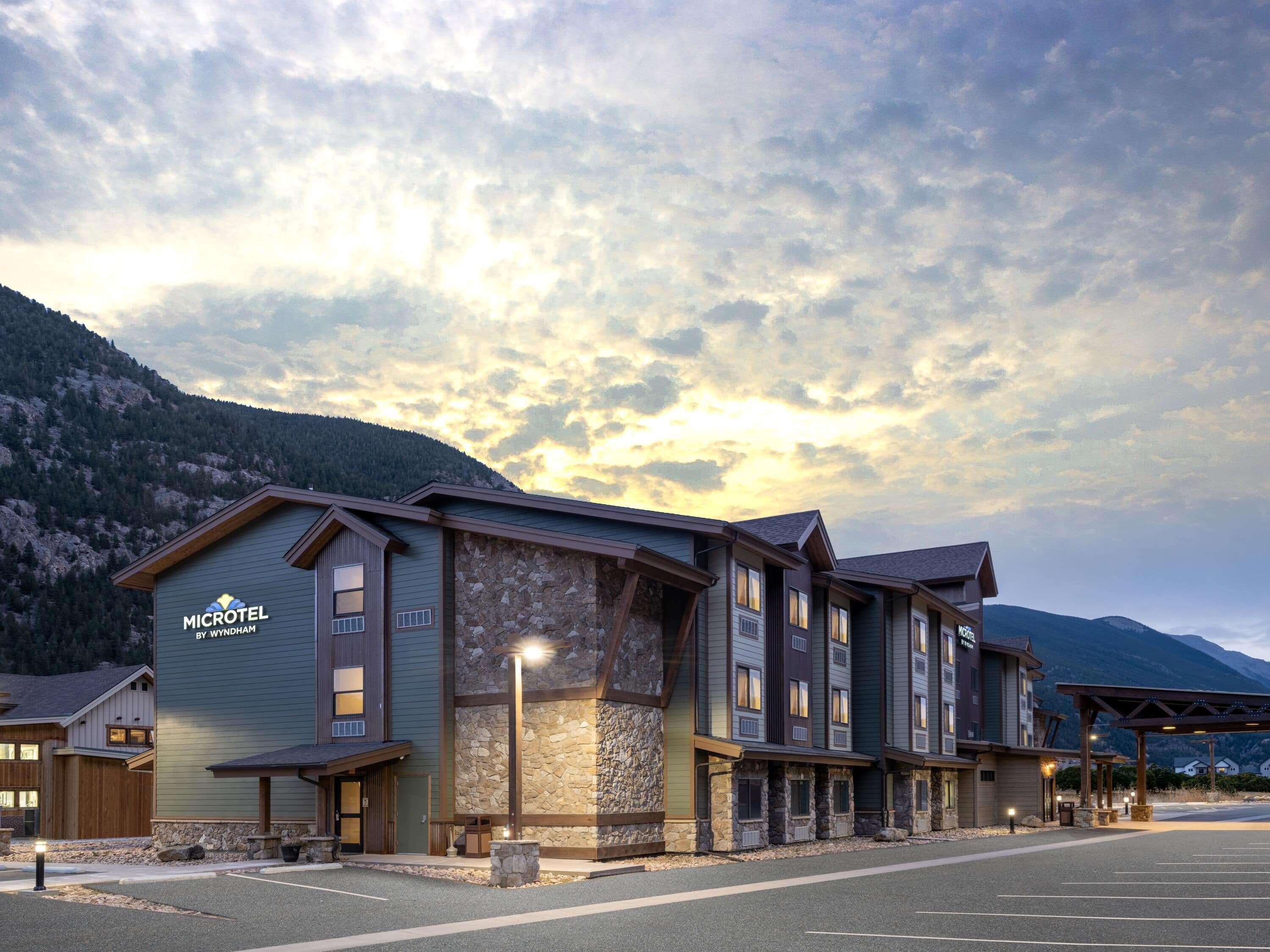 Vista Exterior Microtel Inn & Suites by Wyndham Georgetown Lake