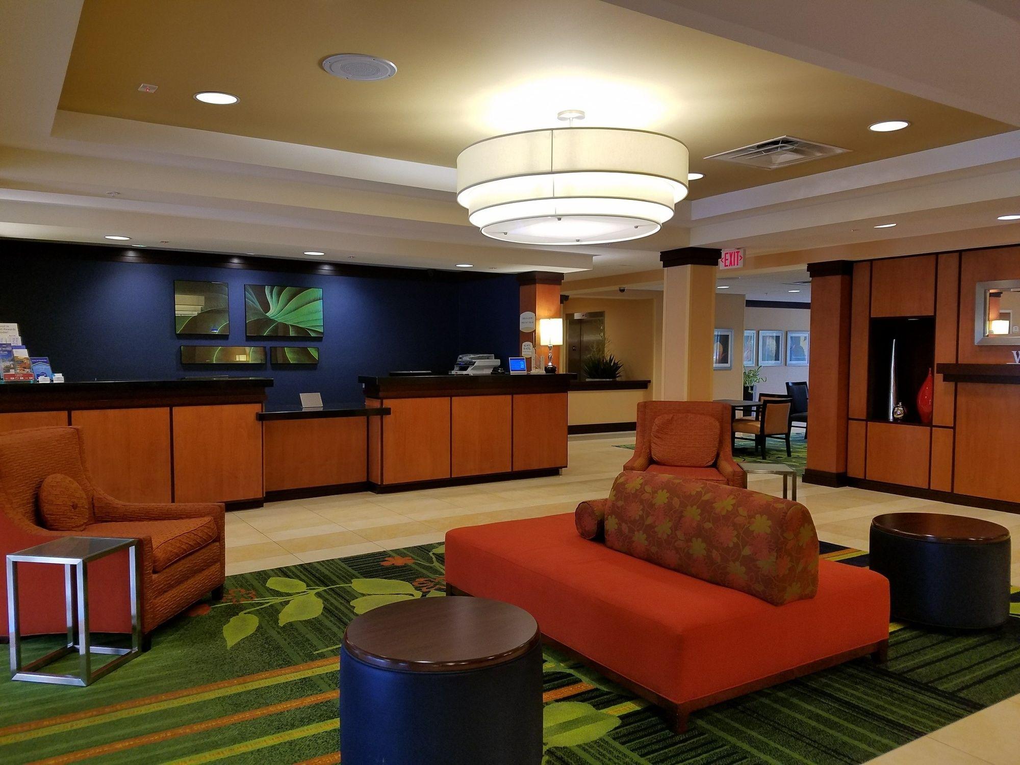 Vista Lobby Fairfield Inn & Suites by Marriott Naples