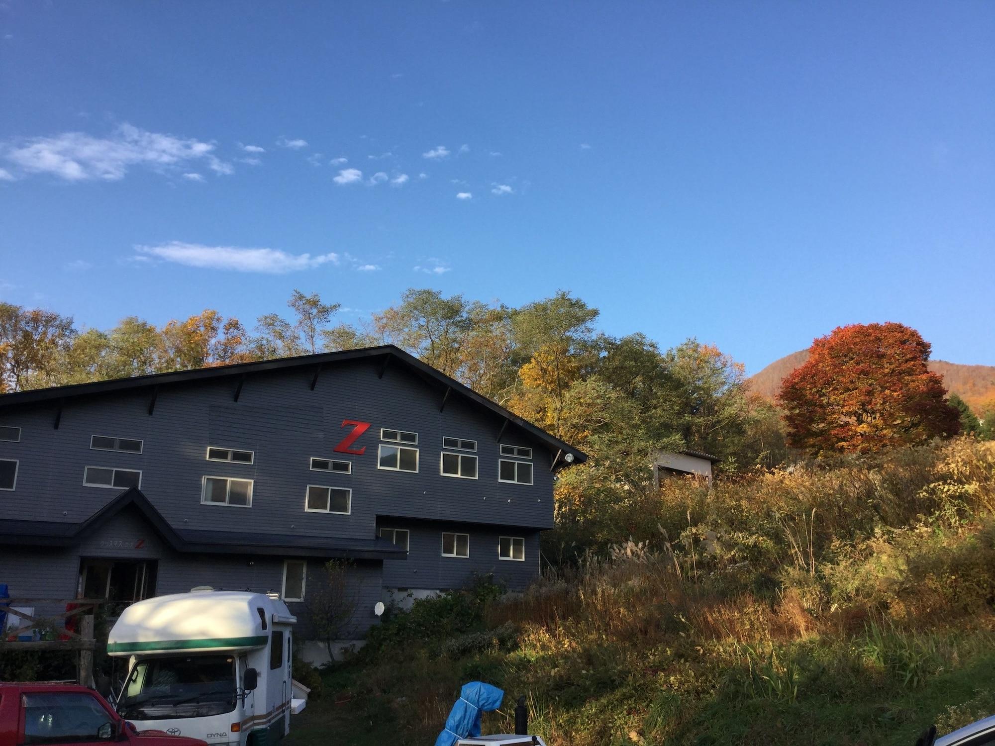 Vista Exterior Lodge Christmas Rose ZAO
