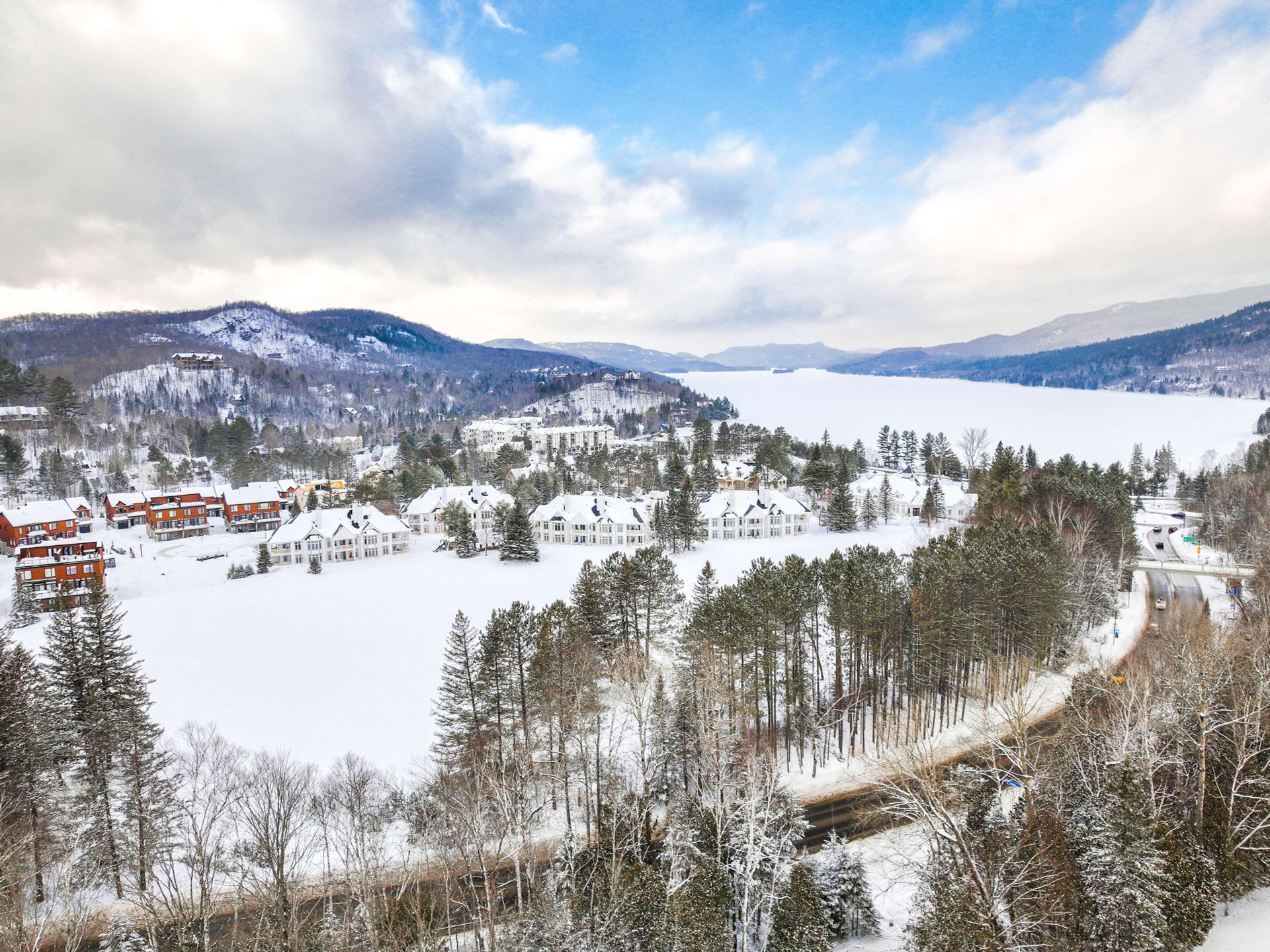 Vista Exterior Hilton Grand Vacations Club Tremblant Canada