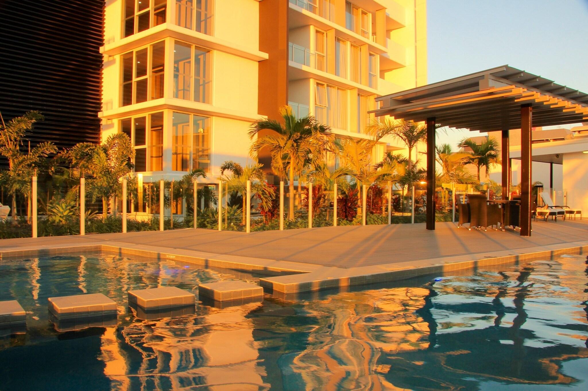 Vista Piscina Empire Apartment Hotel