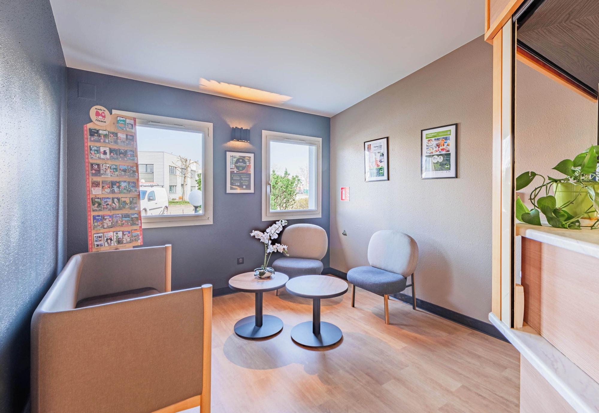 Vista Lobby B&B HOTEL Strasbourg Aéroport