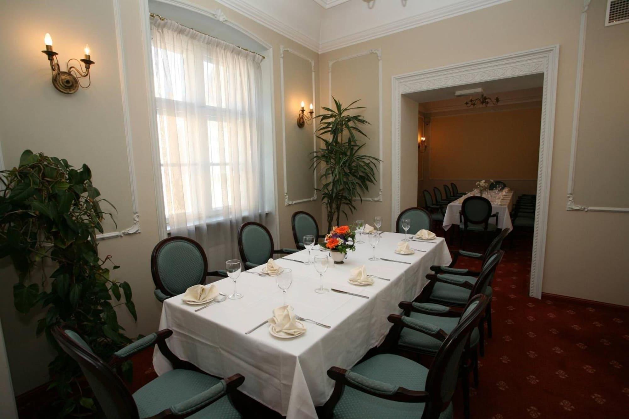 Sala de Reuniones Draakon Hotel