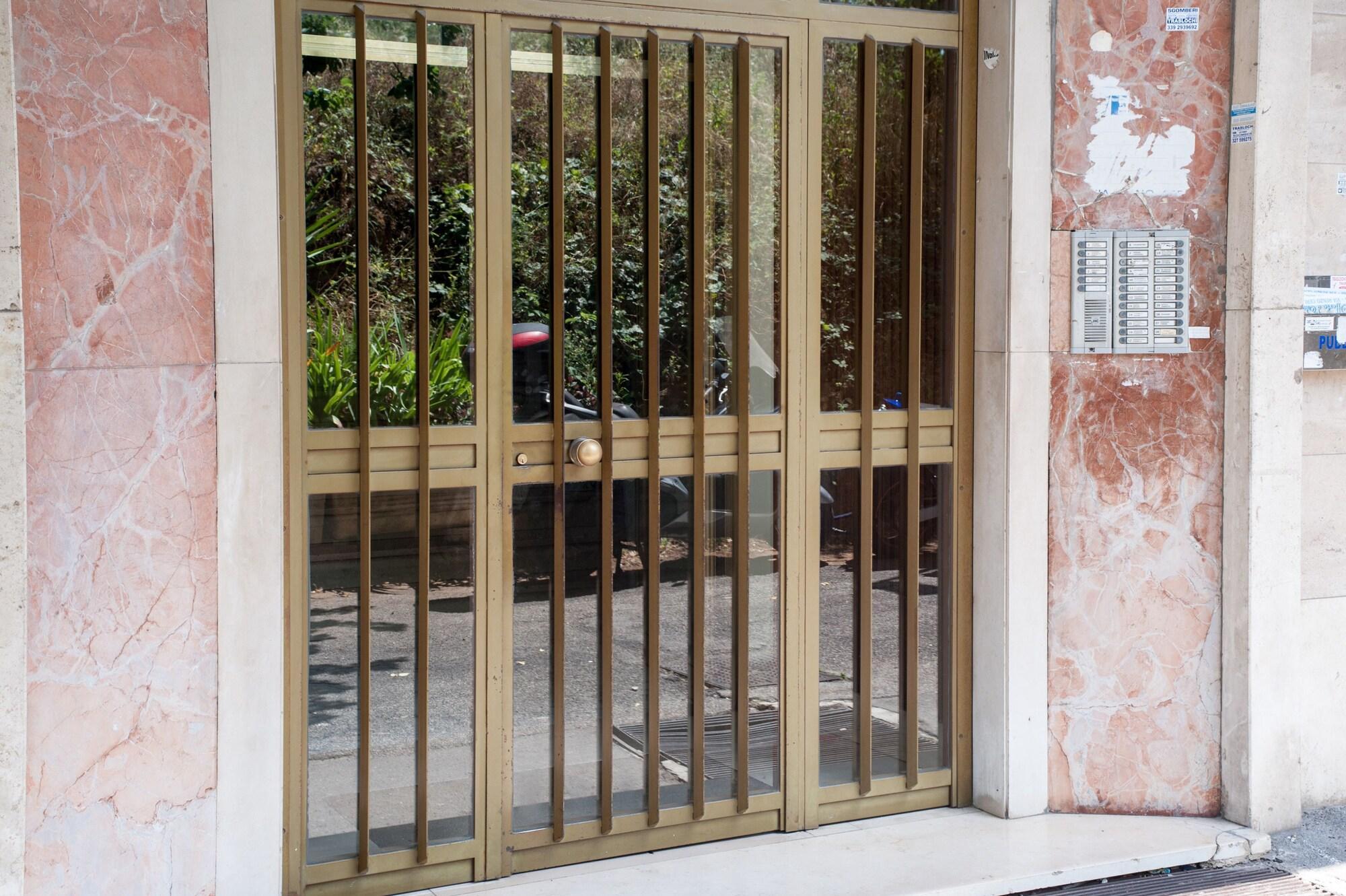 Vista Exterior World Wide Bed Prenestino