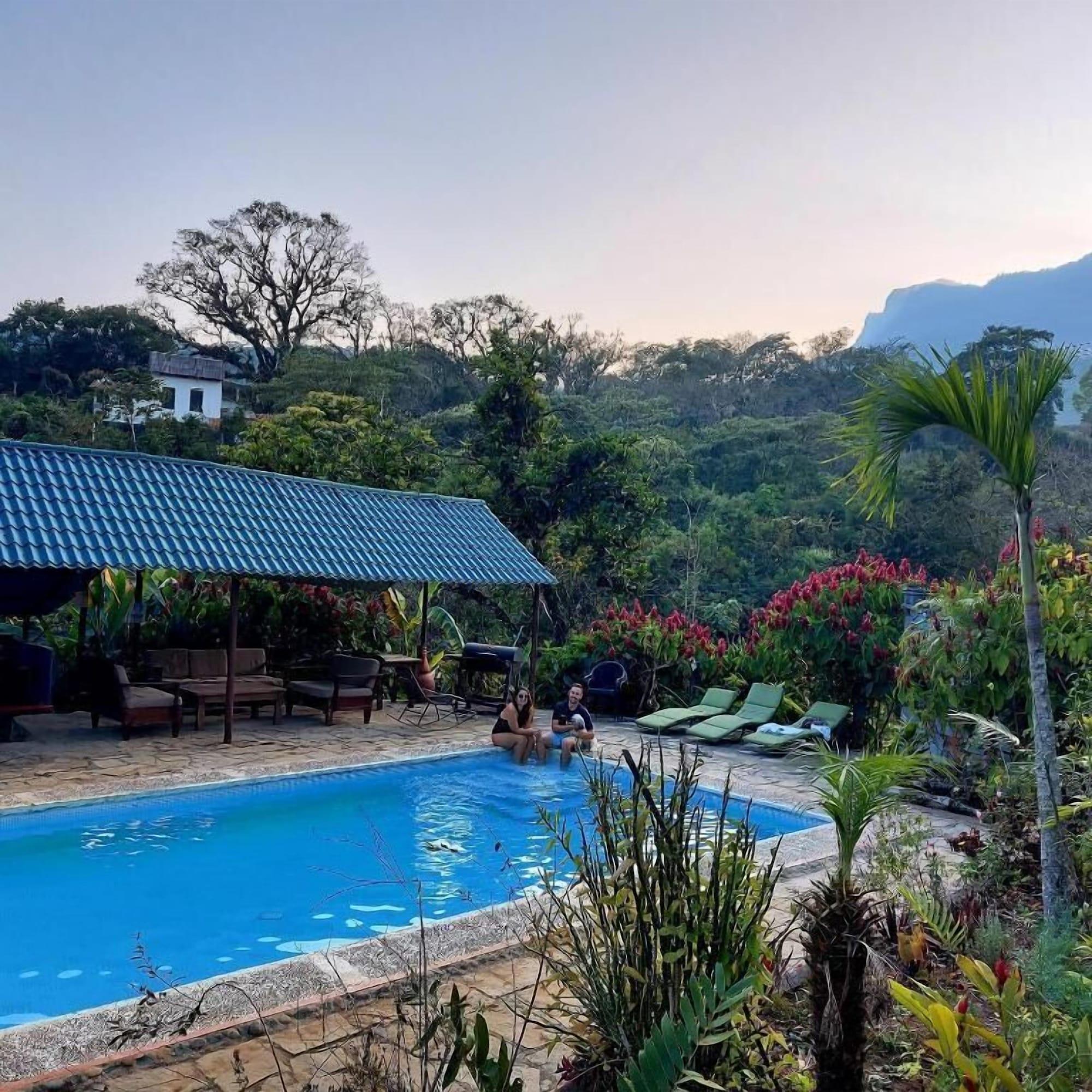 Vista Piscina Posada James