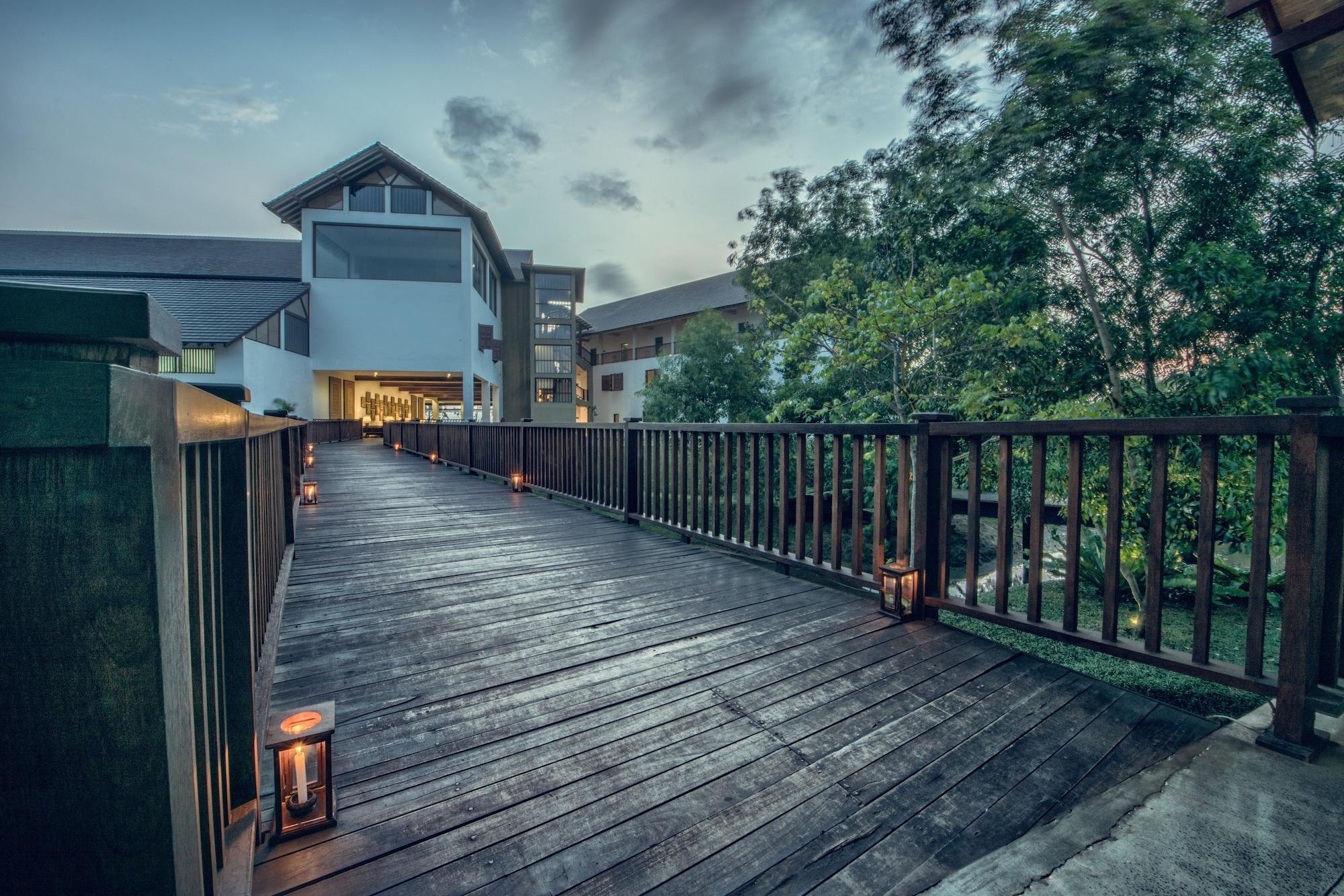 Vista Exterior Suriya Resort