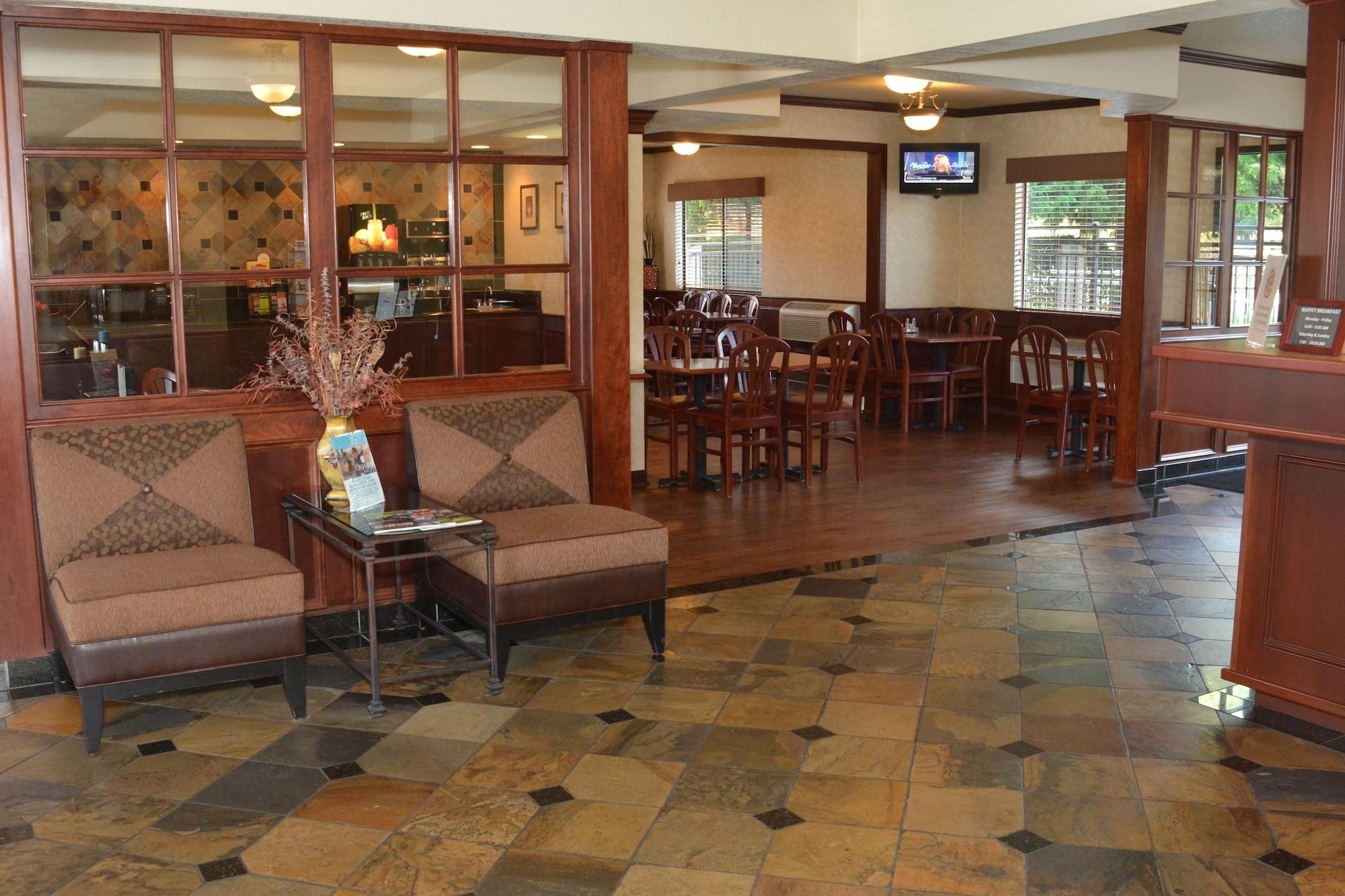 Vista Lobby Baymont by Wyndham Yakima Riverfront