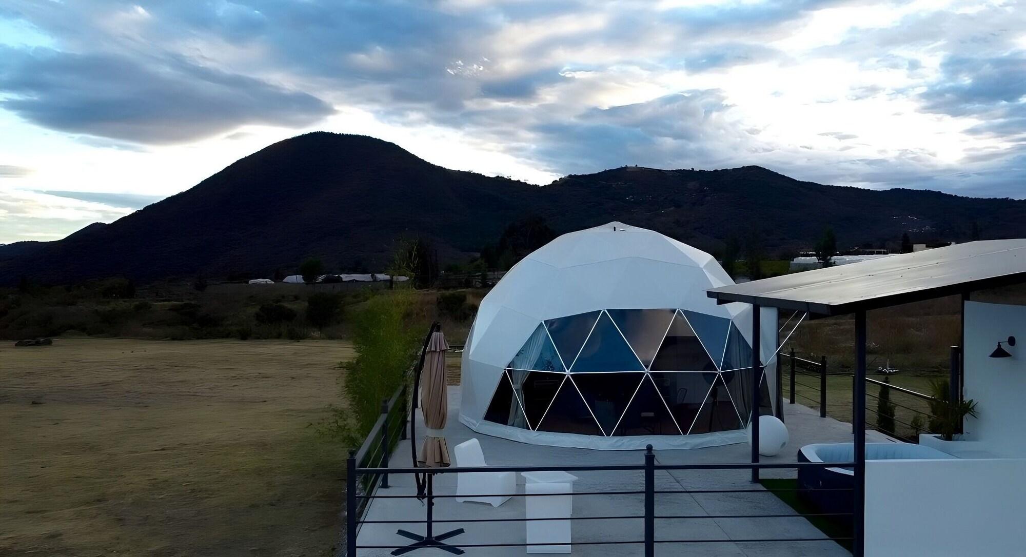 Varios ixkapada glamping