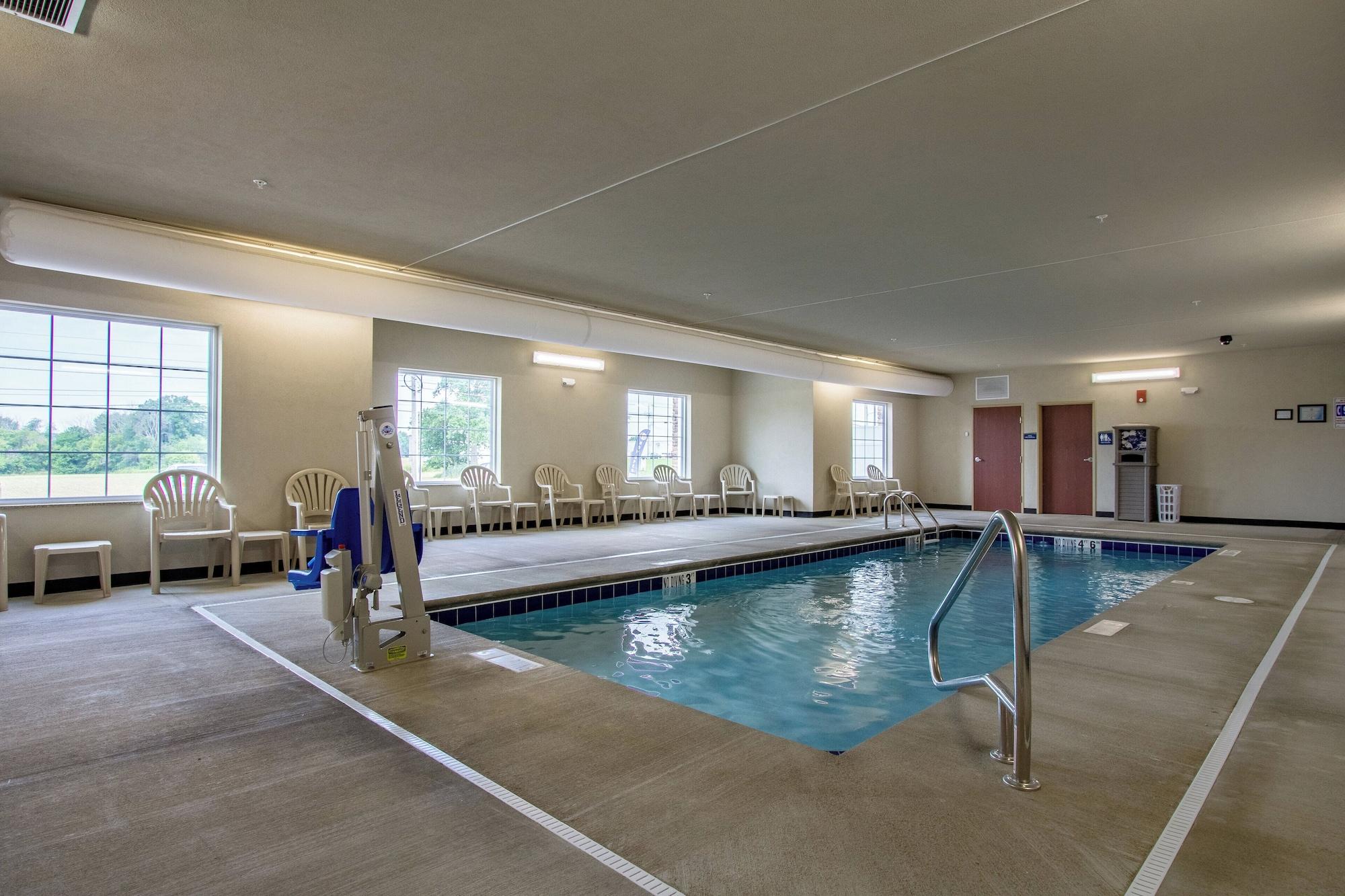 Vista Piscina Cobblestone Hotel & Suites - Orrville