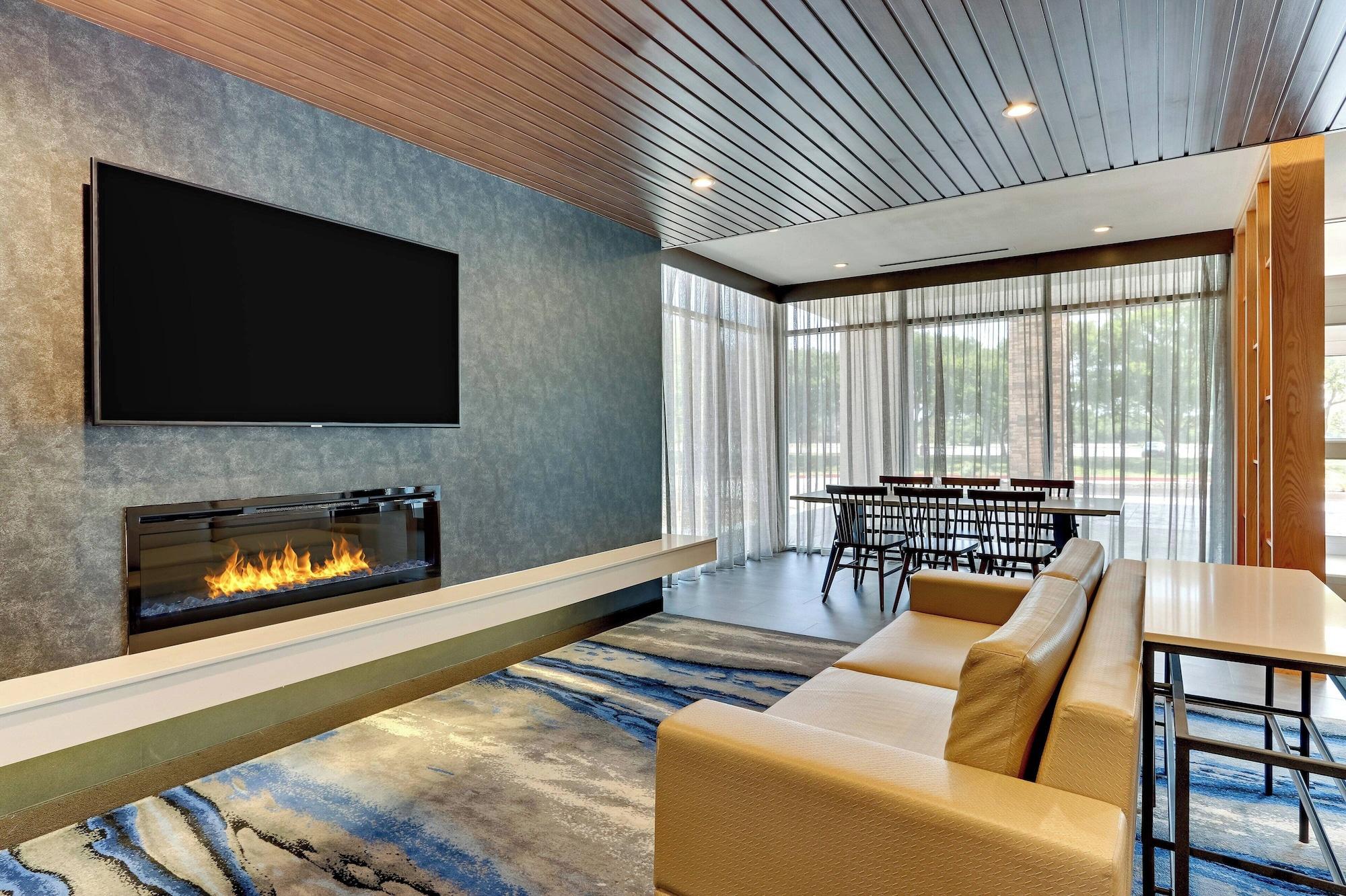 Vista Lobby Fairfield Inn & Suites by Marriott Dallas Love Field
