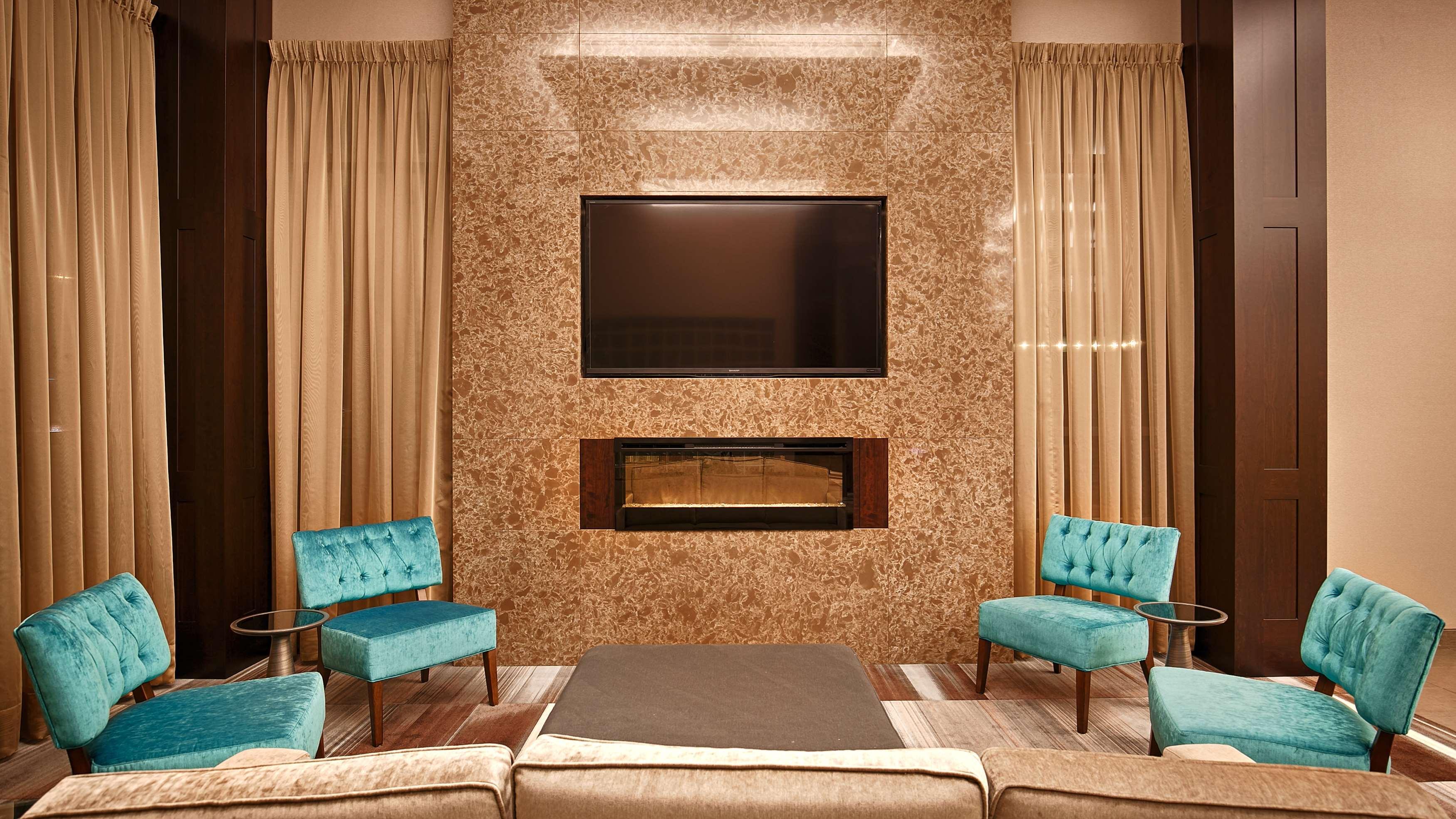 Vista Lobby Best Western Plus Lamplighter Inn & Conference Centre