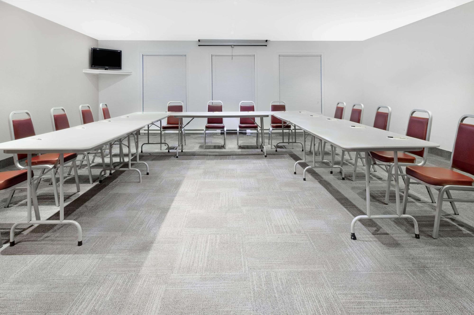 Sala de Reuniones Super 8 by Wyndham Morden