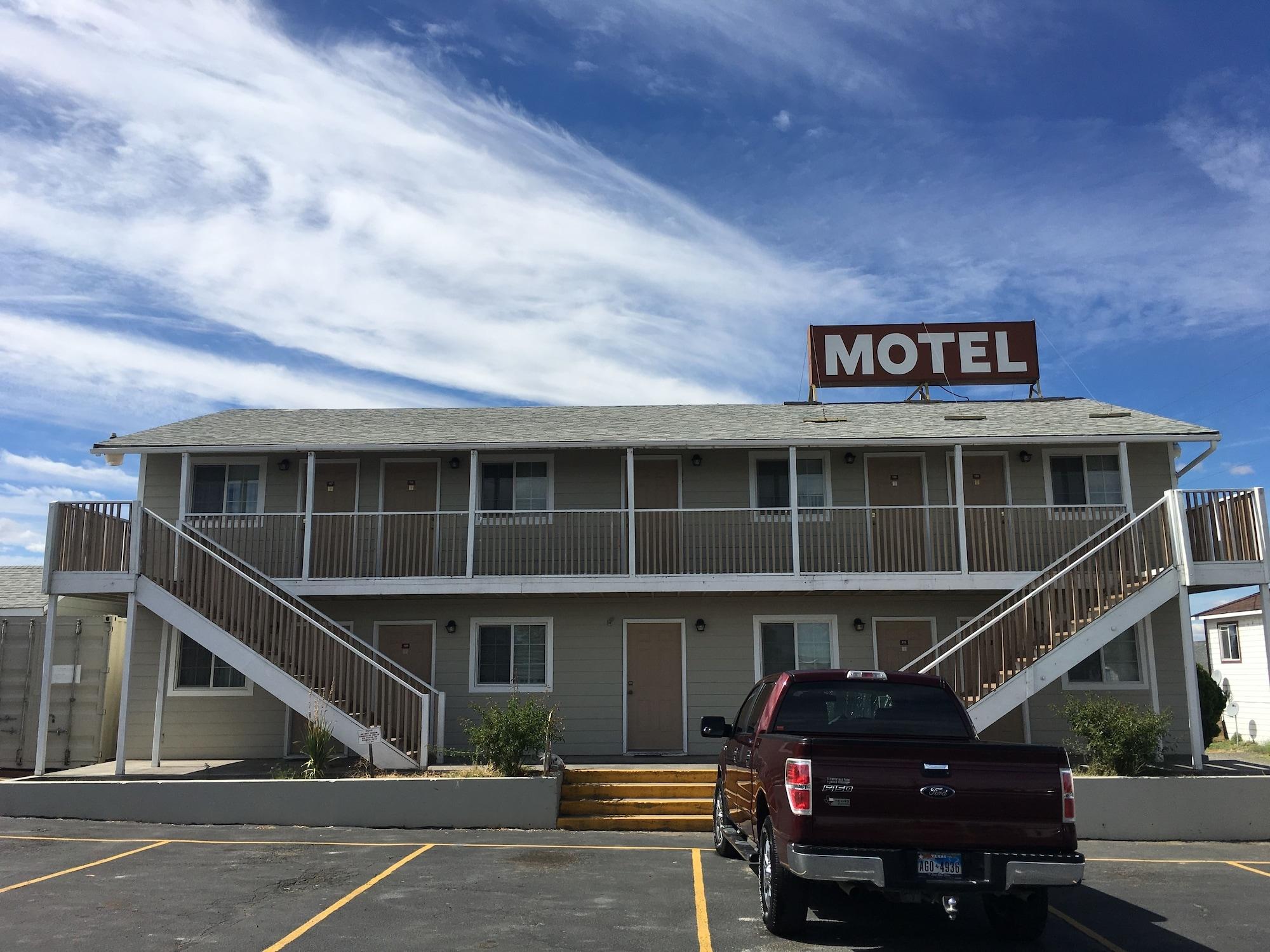 Varios Umatilla Inn and Suites