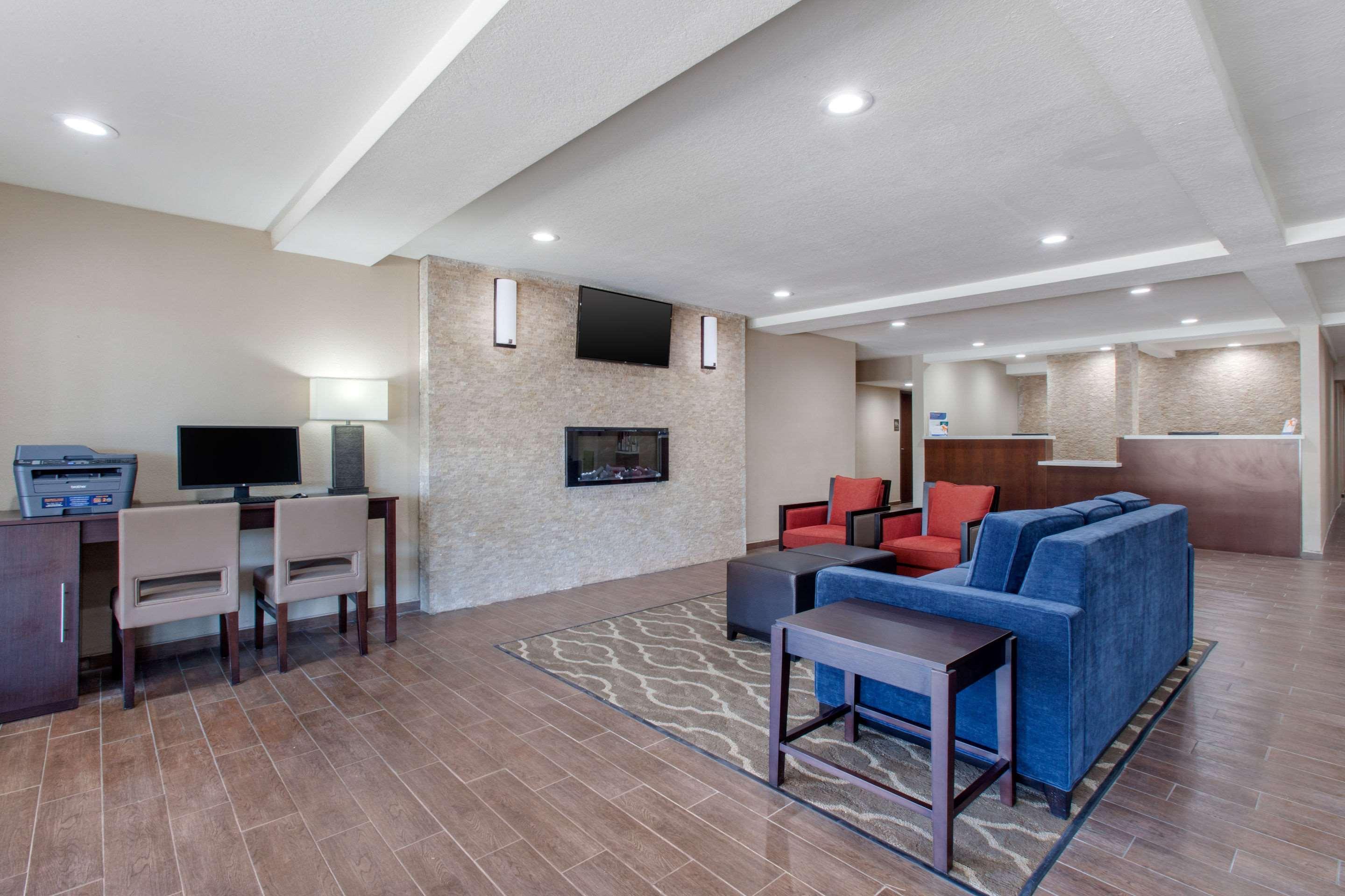 Vista Lobby Comfort Inn & Suites Pinetop Show Low