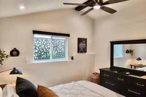 Alquiler Vacacional - Dean's Garage: Car-Shop Themed Luxury Small Home, Central Auburn