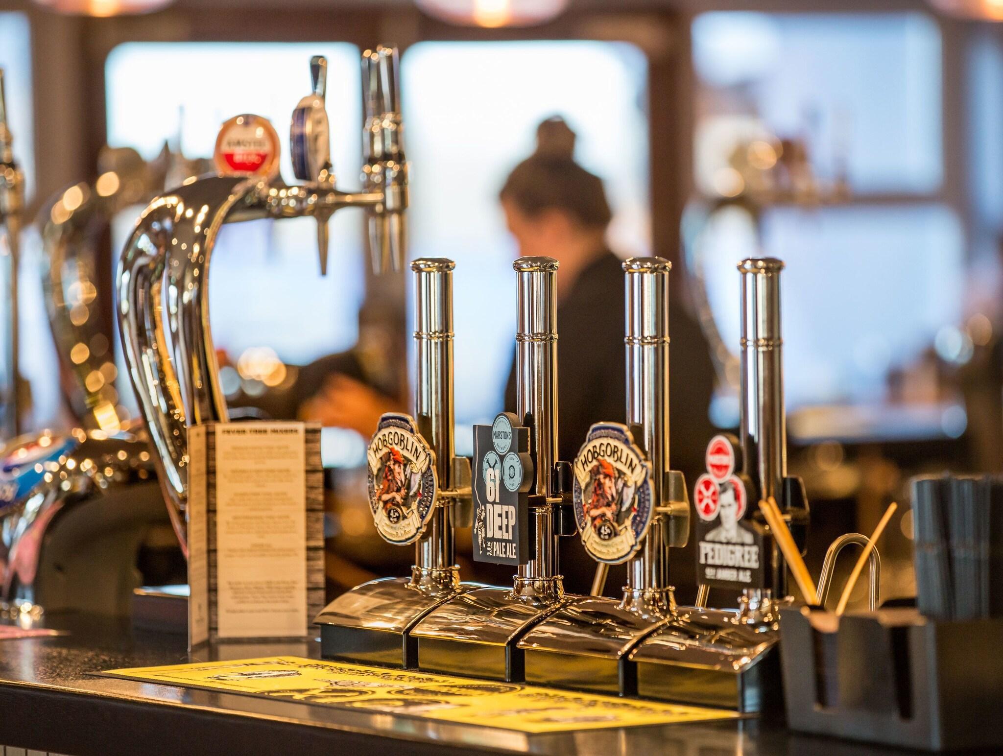 Bar/Salón Raven’s Cliff, Motherwell by Marston's Inns