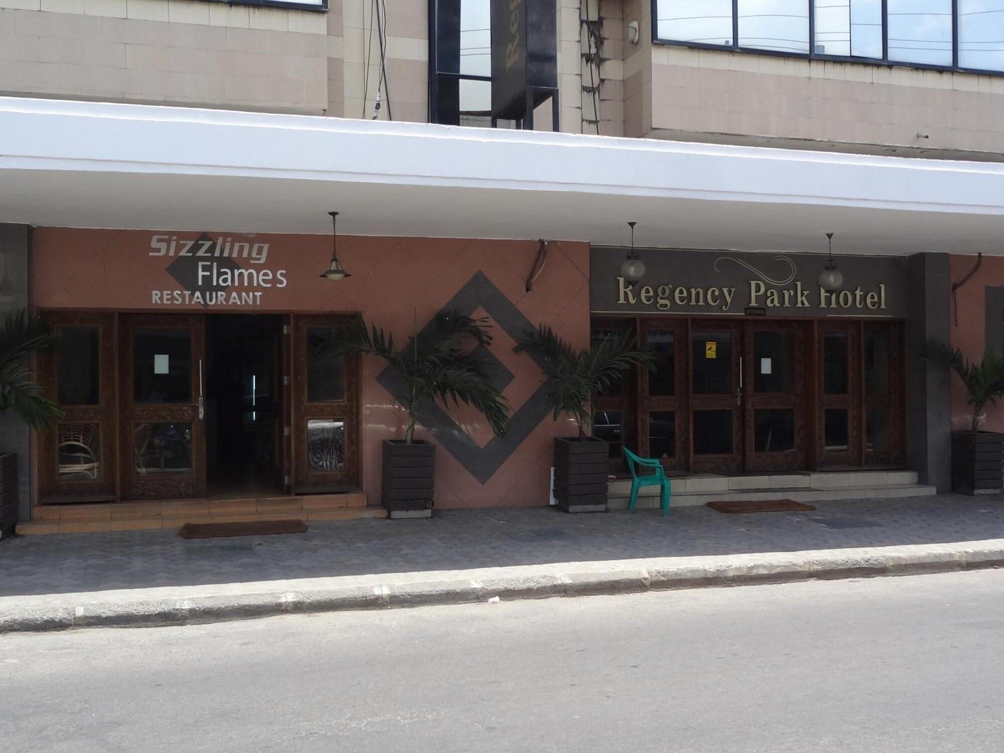 Vista Exterior Regency Park Hotel