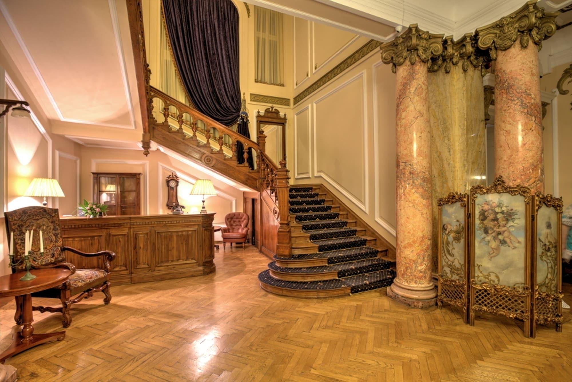Vista Lobby Grand Boutique Hotel