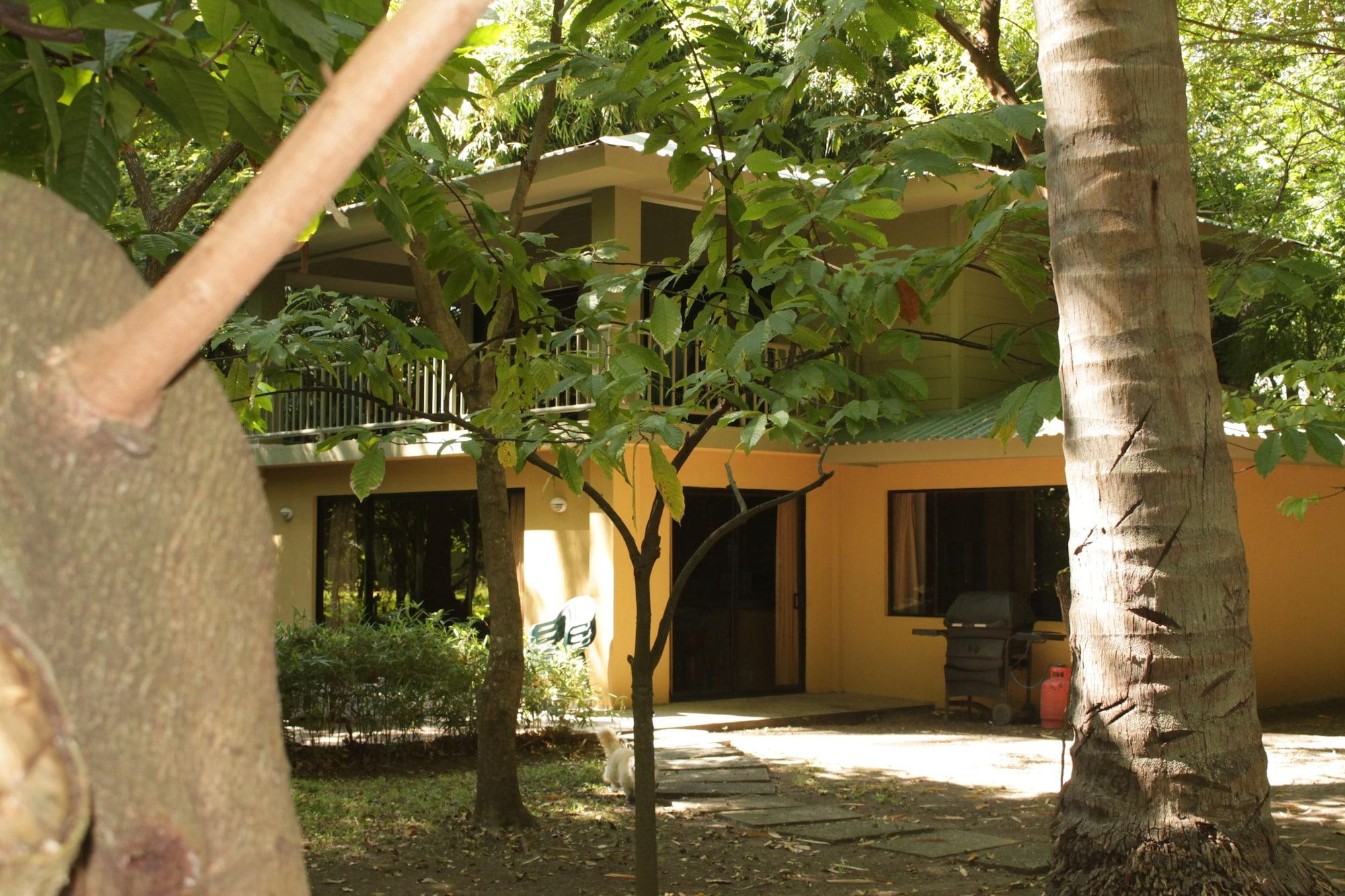 Vista Exterior Puerto Barillas Marina & Lodge