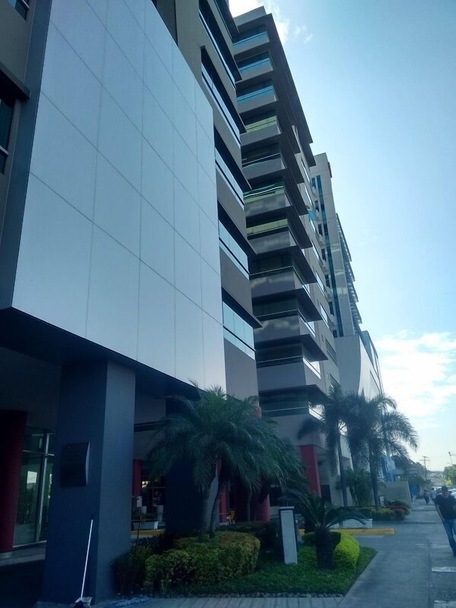 Vista Exterior Guayaquil Airport Suites Mall del Sol