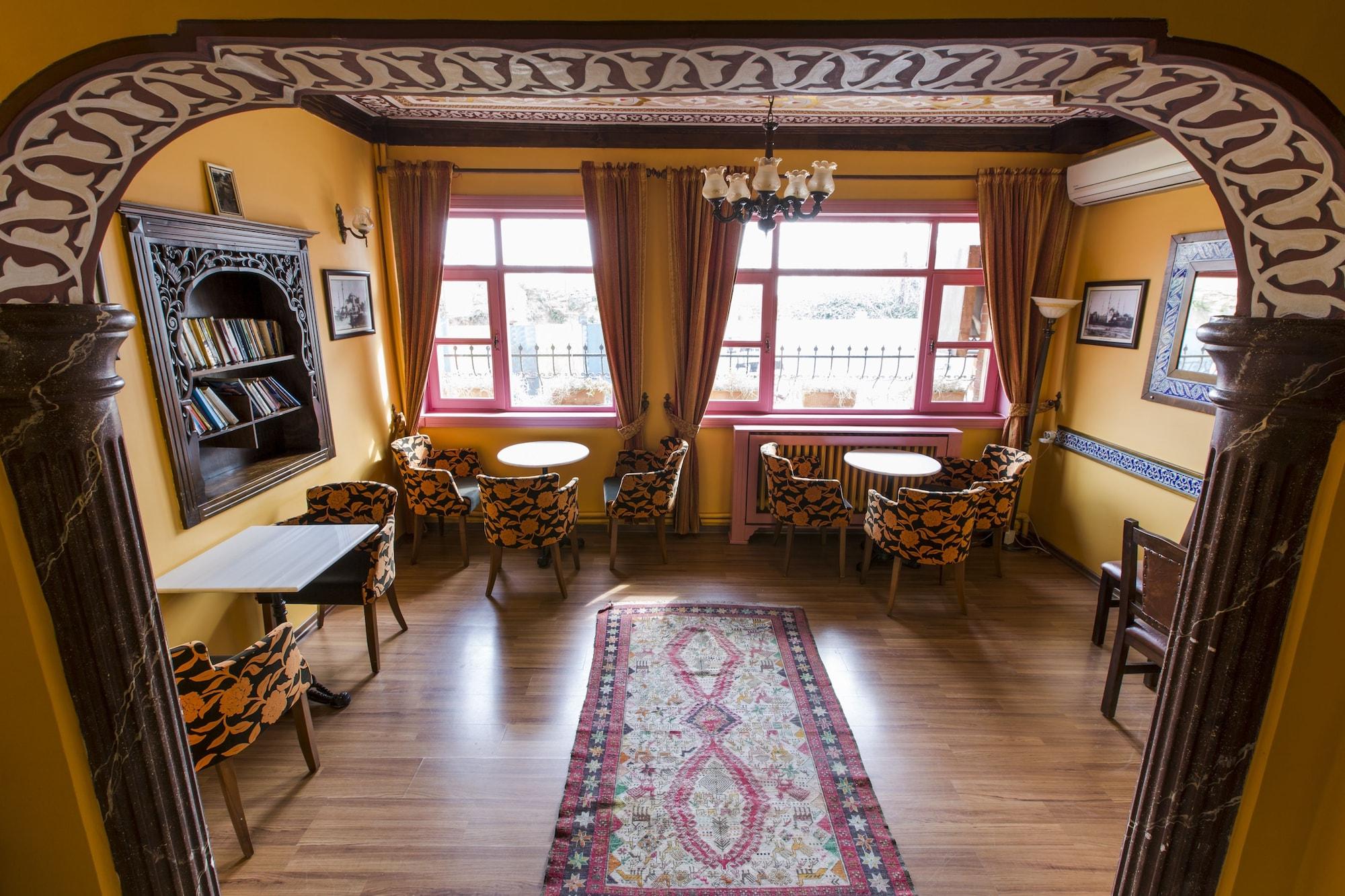 Vista Lobby Mansion by Cheers