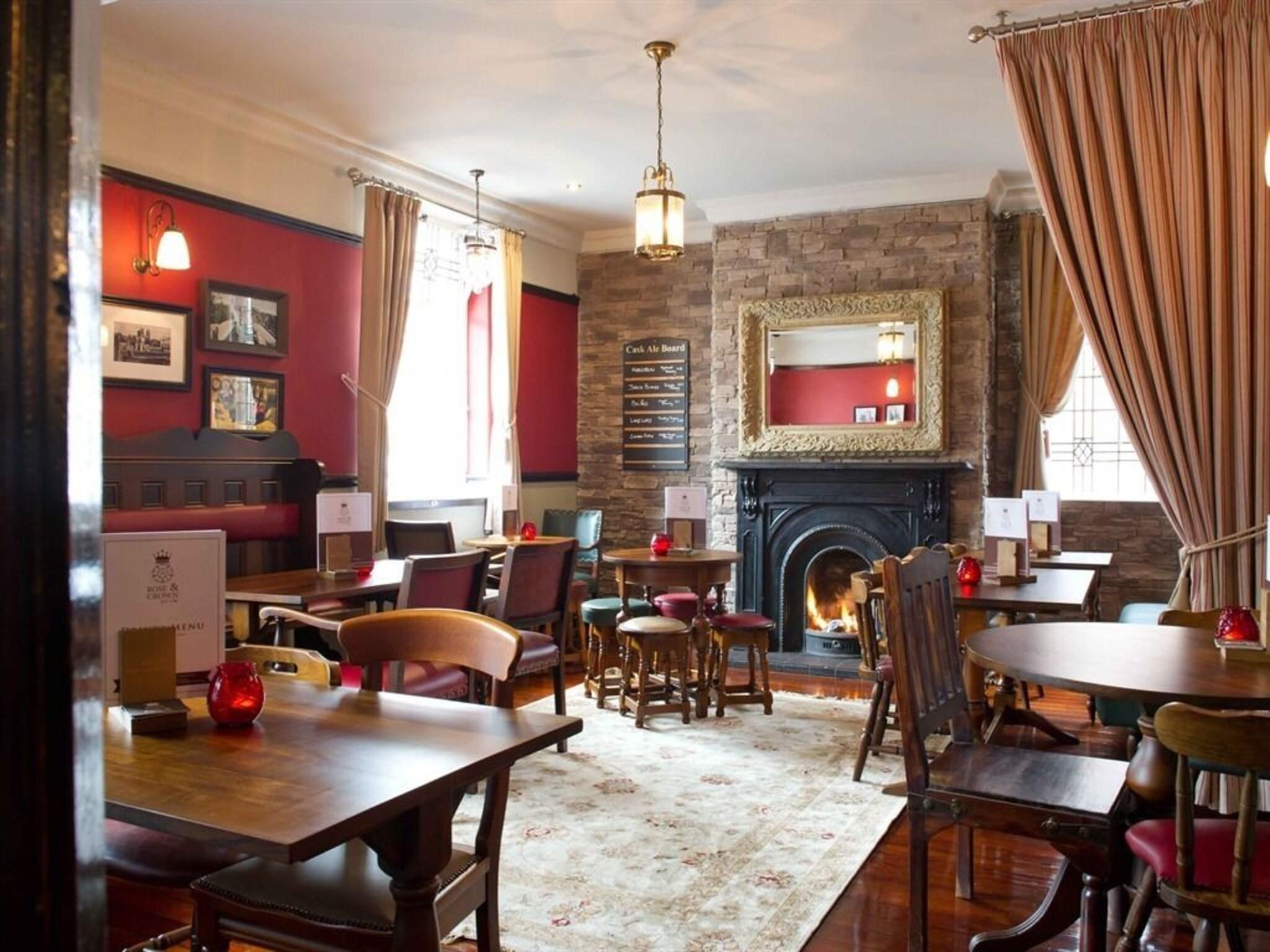 Vista Lobby The Rose and Crown