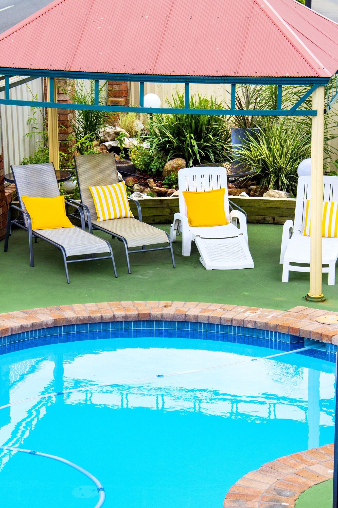 Vista Piscina Crescent Motel