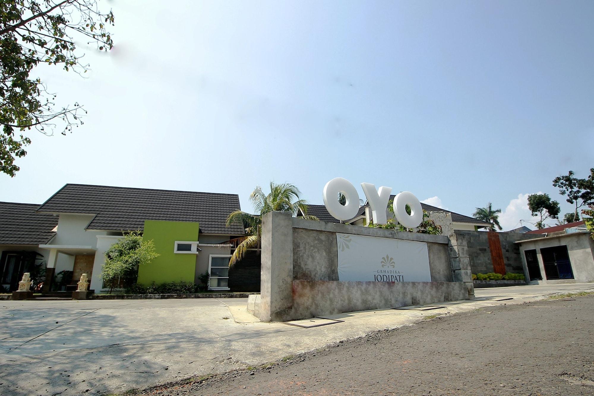 Vista Exterior OYO 680 Grhadika Jodipati