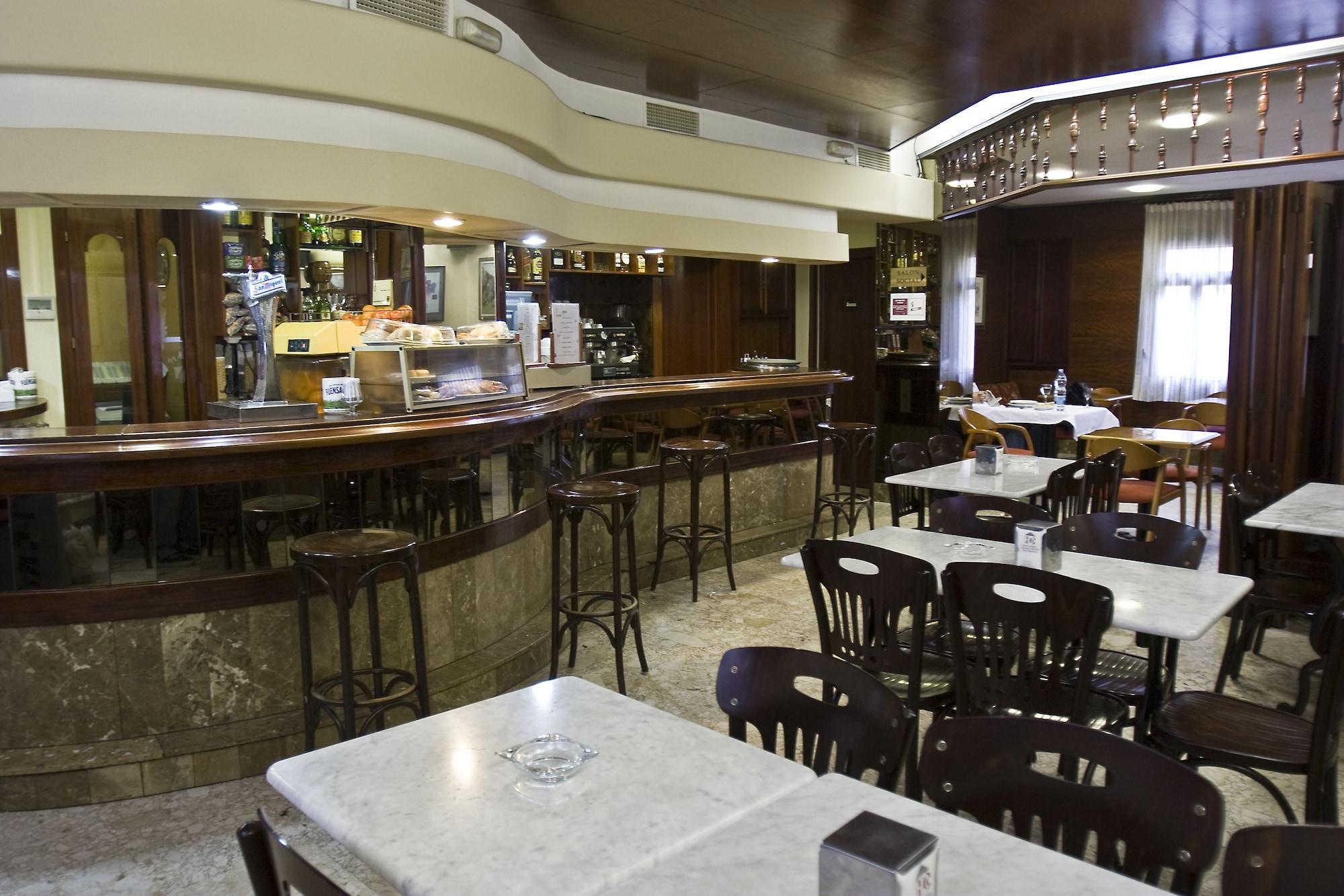 Bar/Salón Cabeza