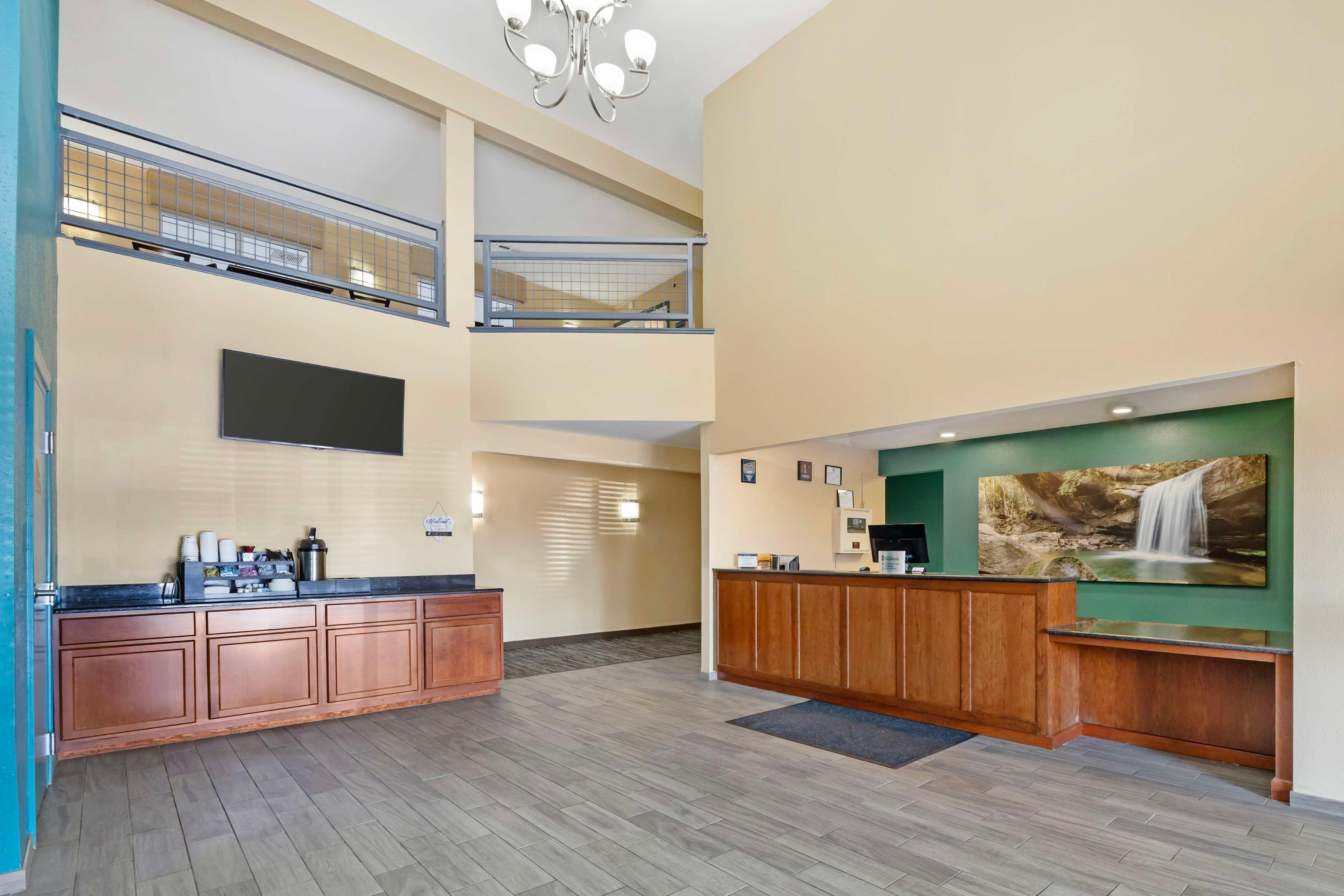 Vista Lobby Best Western Central City